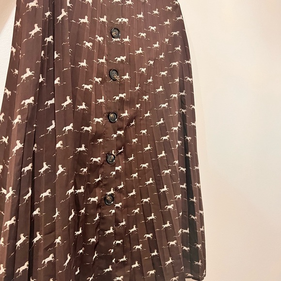 Contemporaine button down Midi skirt - Picture 3 of 4